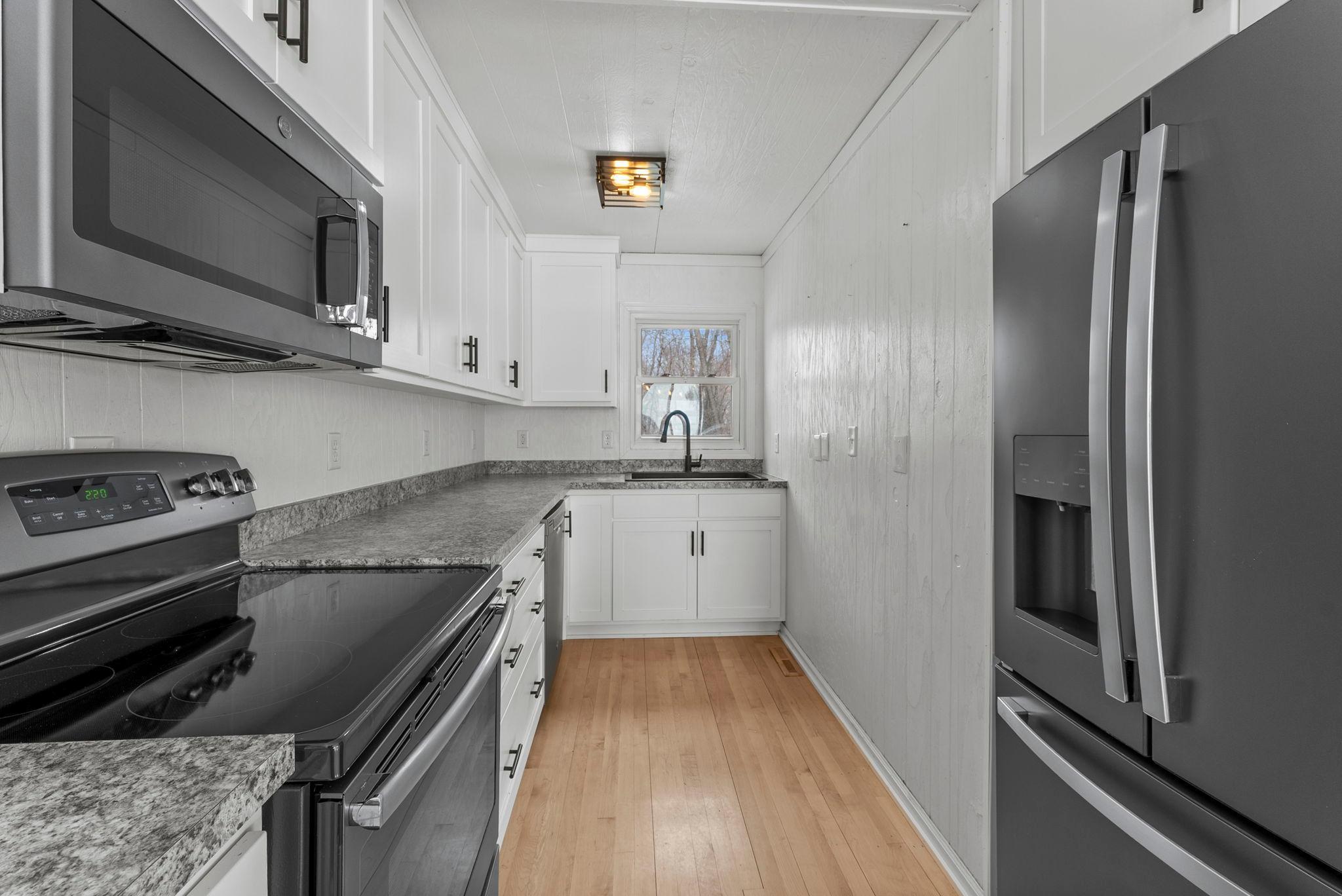 29-web-or-mls-51400 Berry Ave-248.jpg