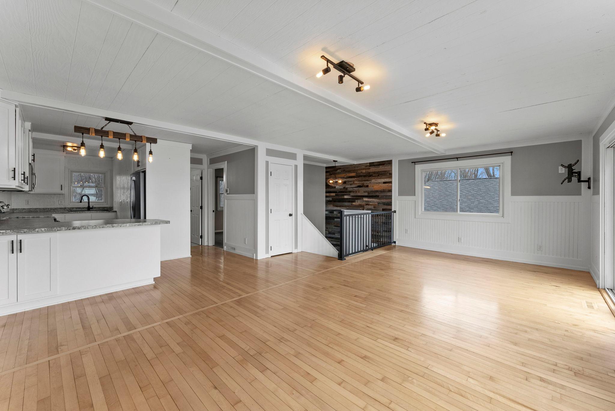 24-web-or-mls-51400 Berry Ave-223.jpg