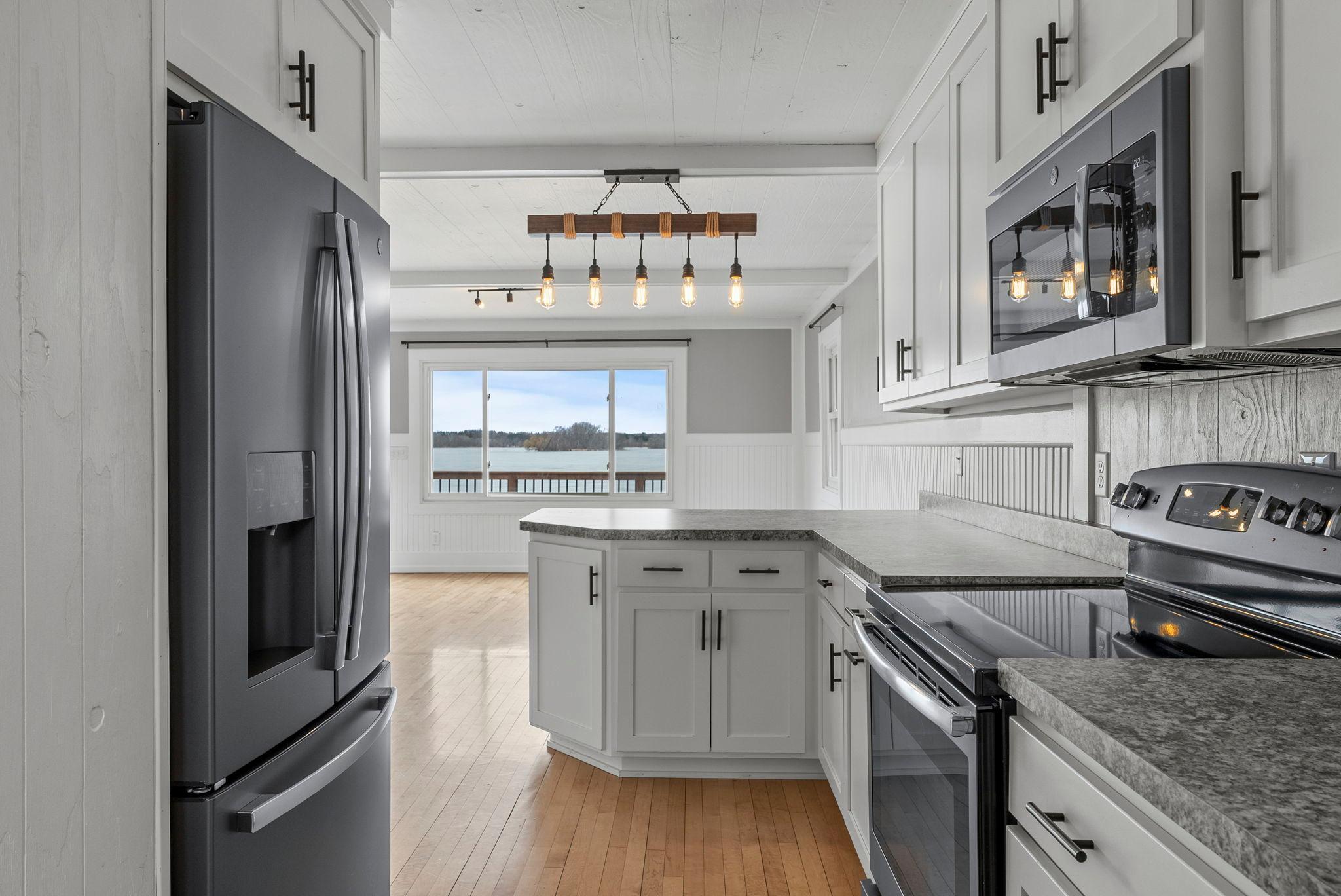 31-web-or-mls-51400 Berry Ave-256.jpg