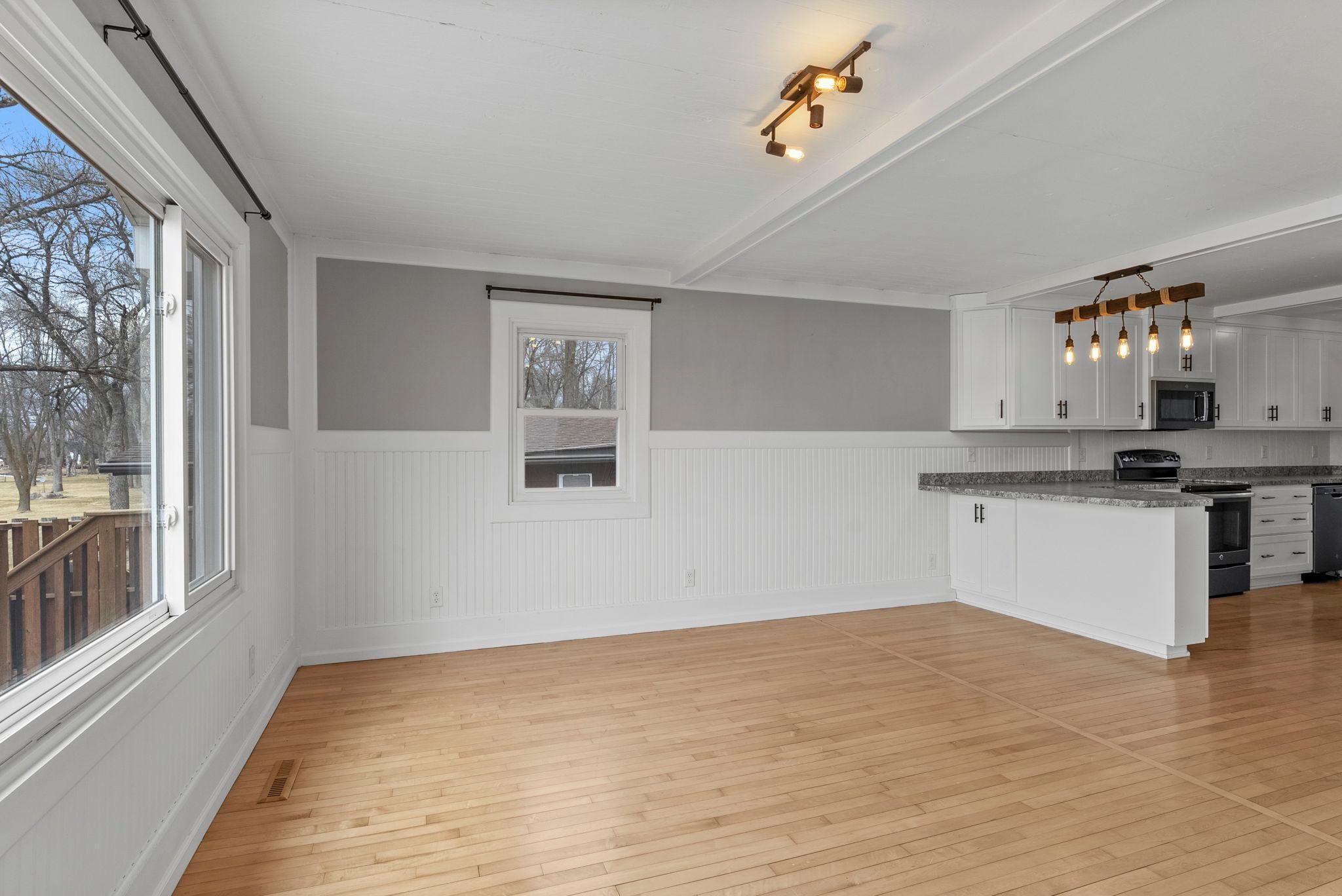 23-web-or-mls-51400 Berry Ave-216.jpg