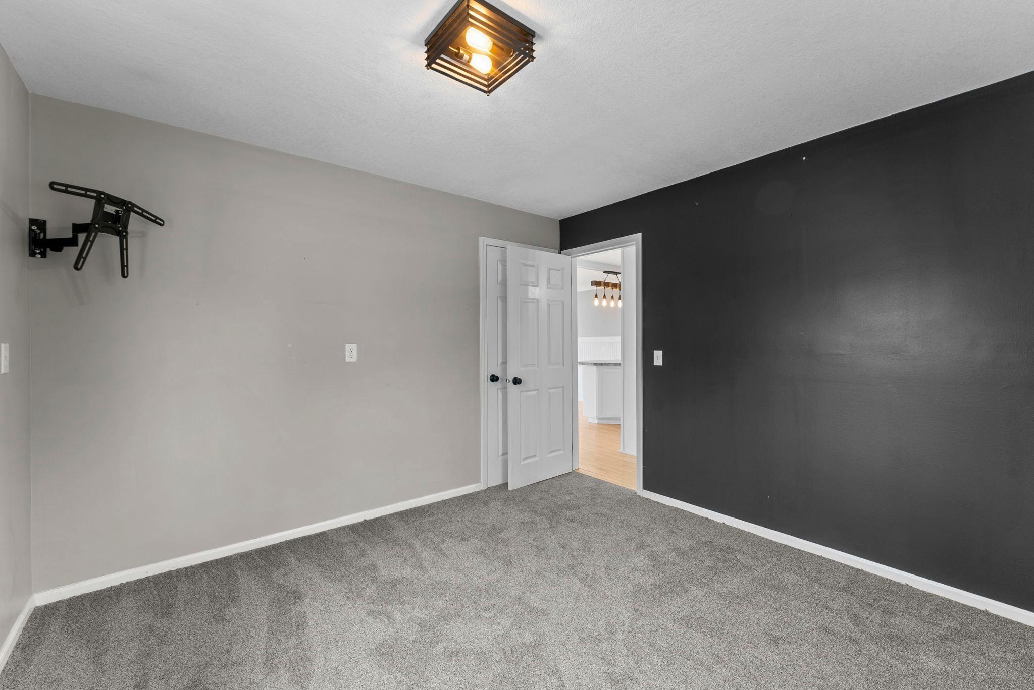 35-web-or-mls-51400 Berry Ave-278.jpg