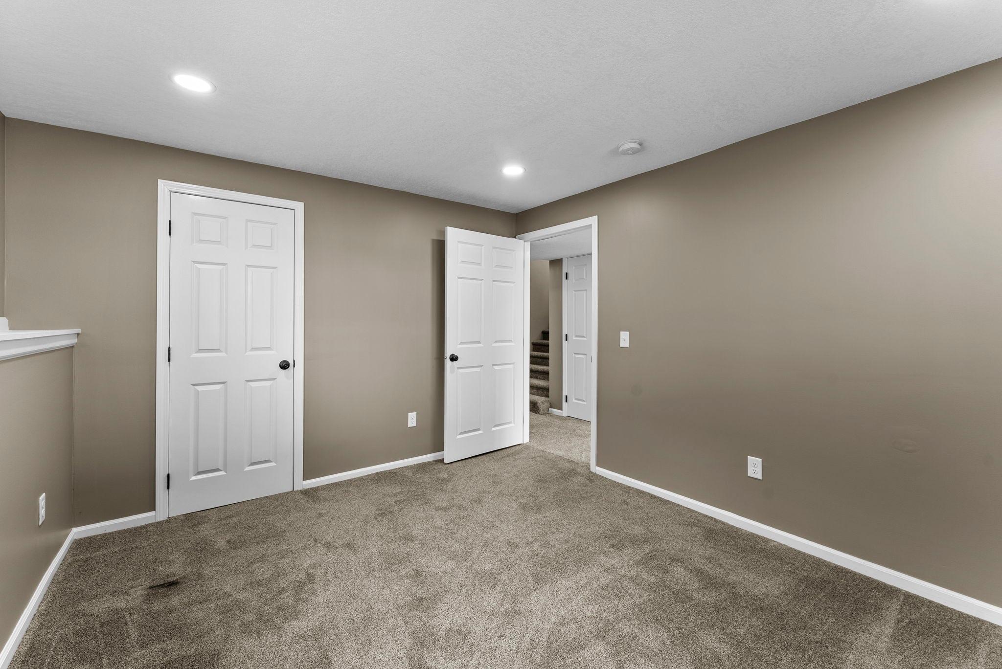 43-web-or-mls-51400 Berry Ave-318.jpg