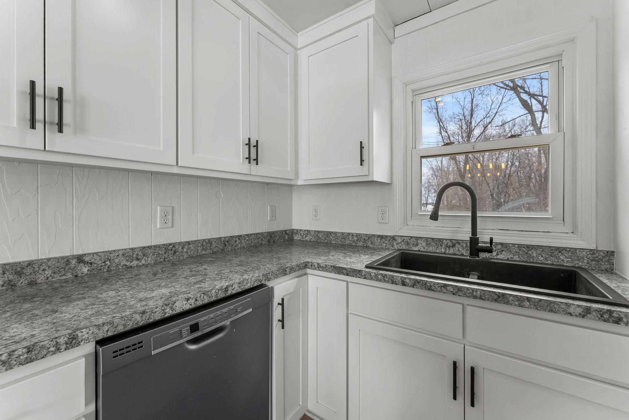 30-web-or-mls-51400 Berry Ave-253.jpg