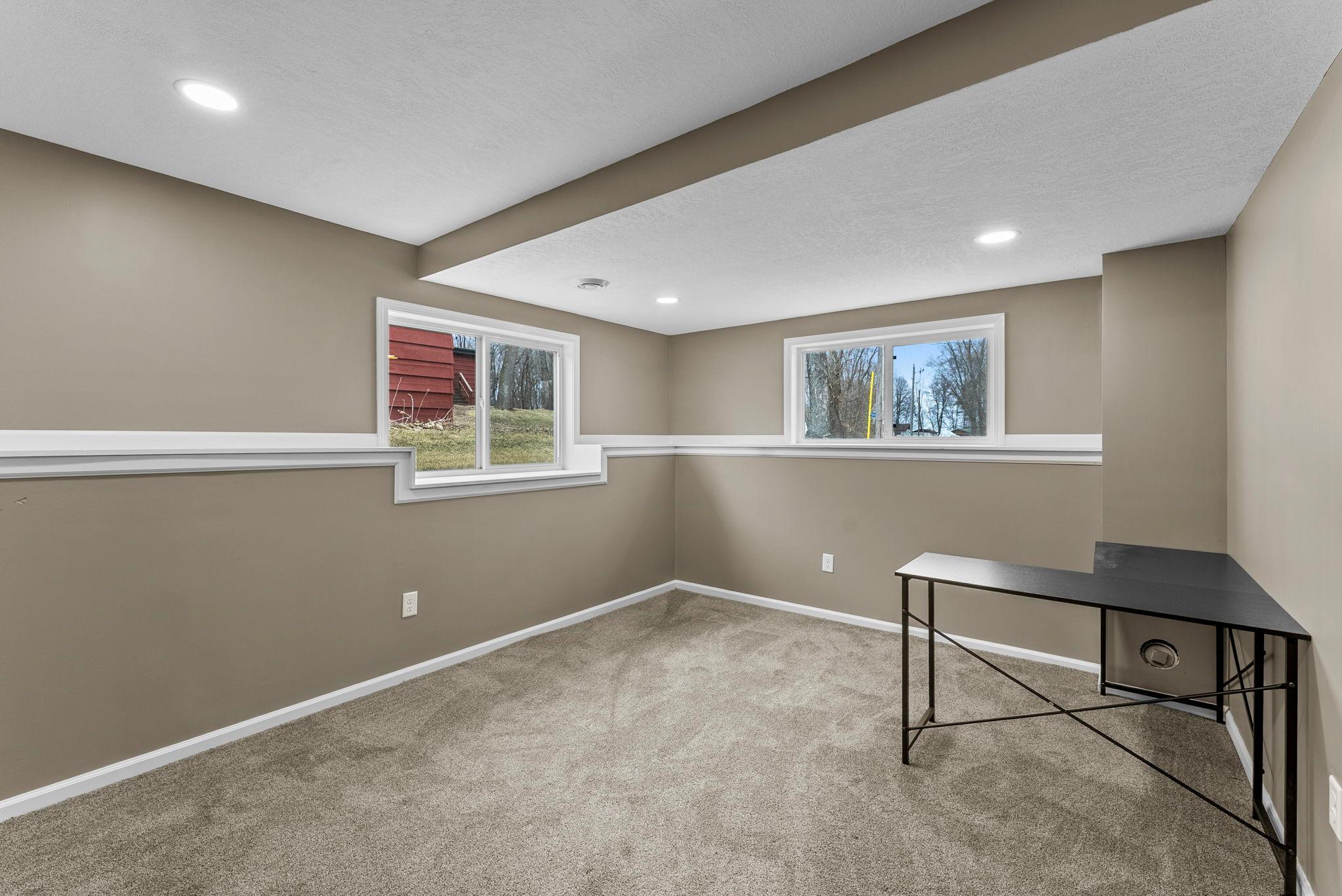 44-web-or-mls-51400 Berry Ave-323.jpg