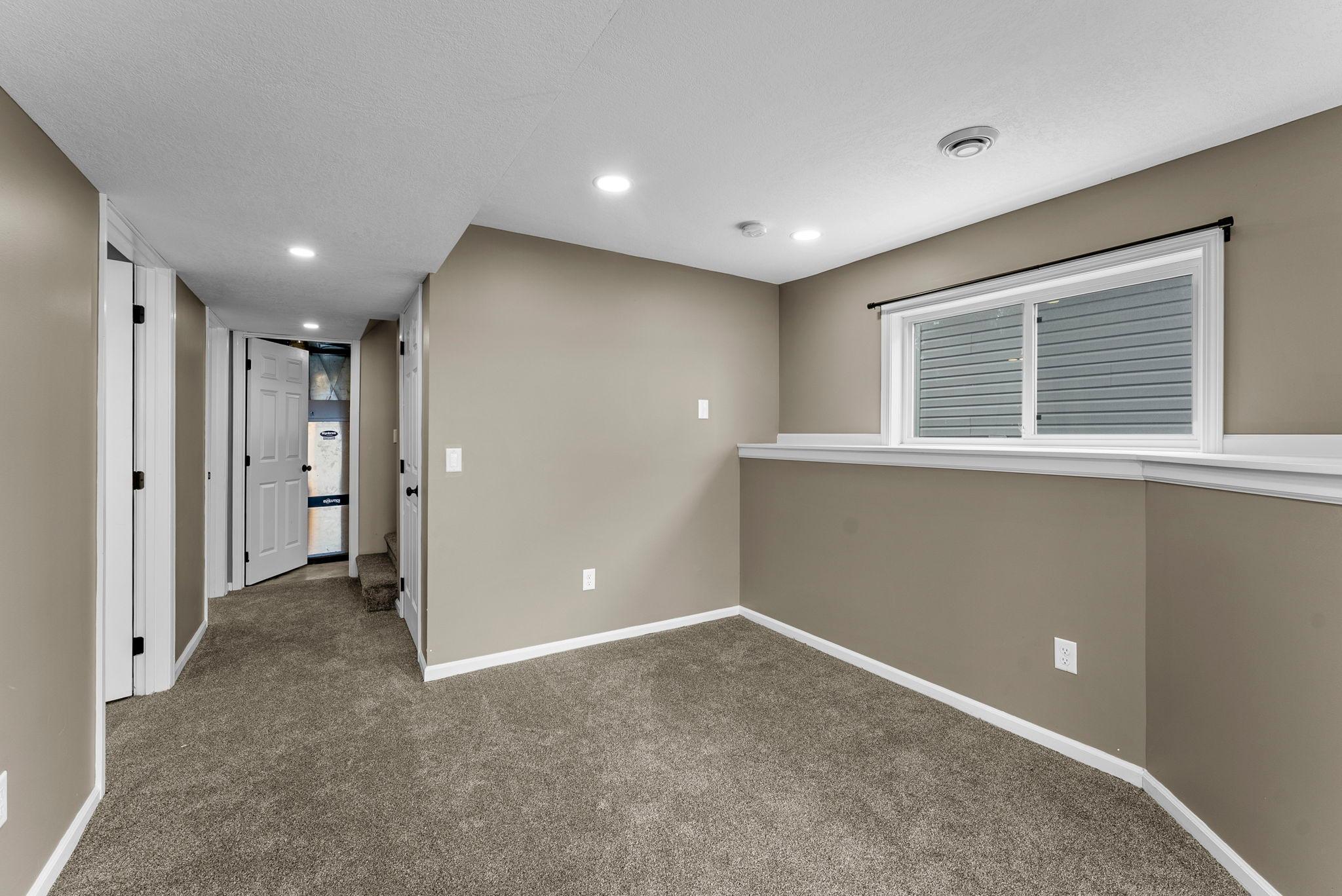 41-web-or-mls-51400 Berry Ave-308.jpg