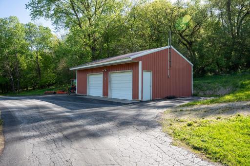 Tucked away on a quiet country road, this 28.73-acre hobby farm offers the peaceful setting buyers crave, with the convenience of easy access to nearby communities.