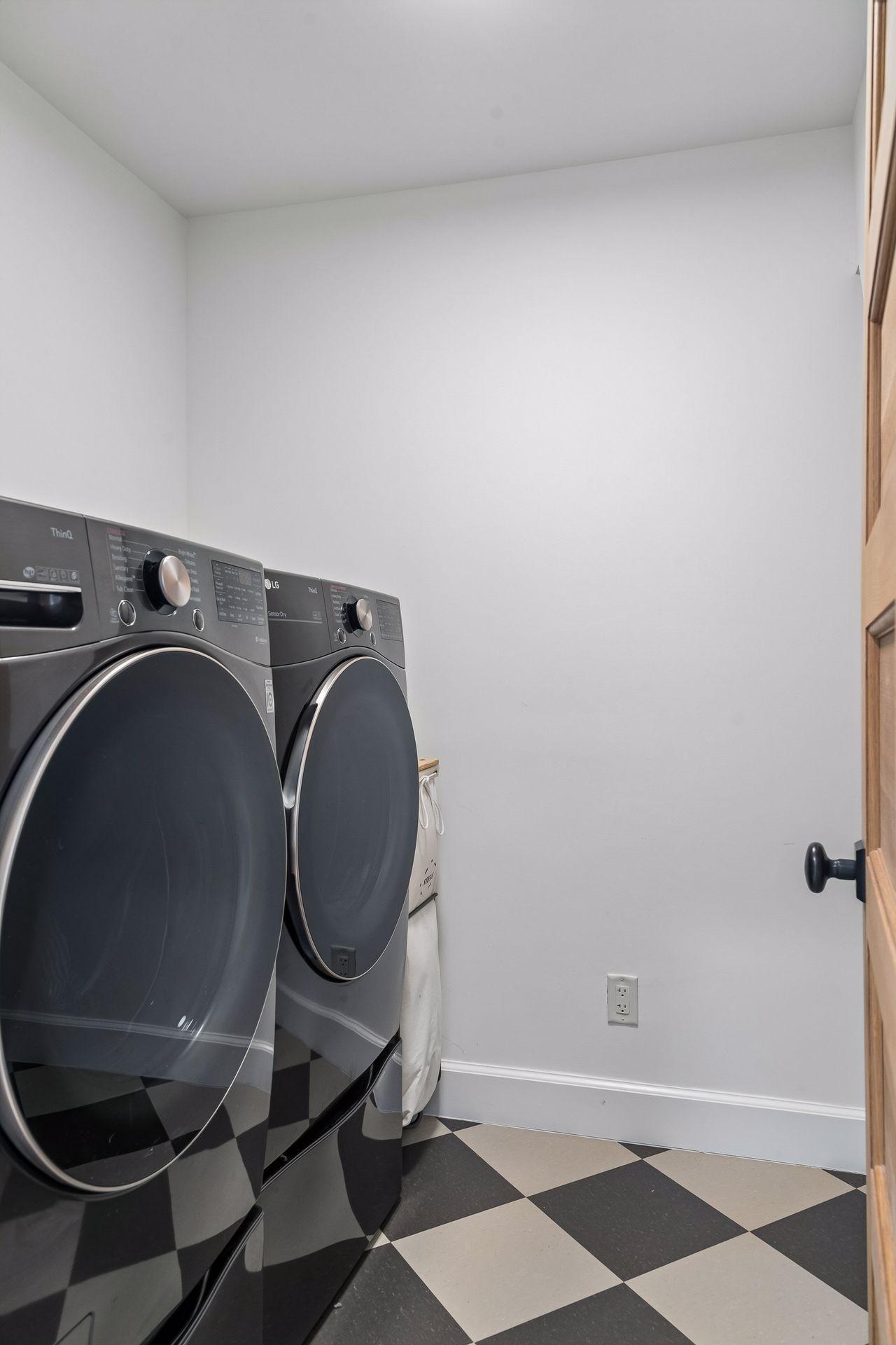 2nd Laundry on the upper level - everyone can do their own laundry!