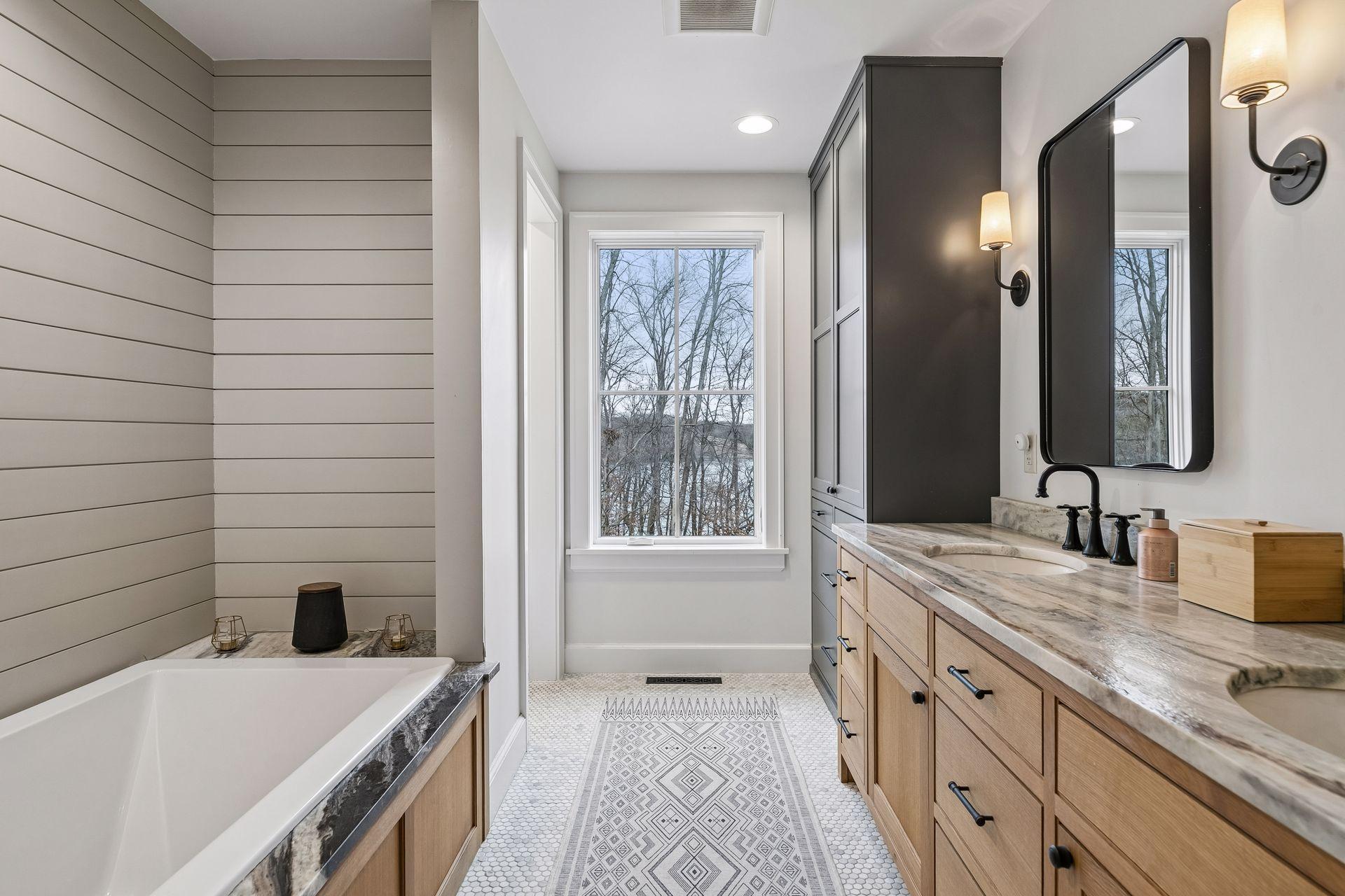 Linen closet and plenty of storage