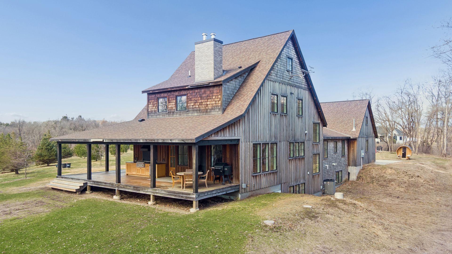 Spacious and inviting indoor/outdoor living areas thoughtfully designed throughout.