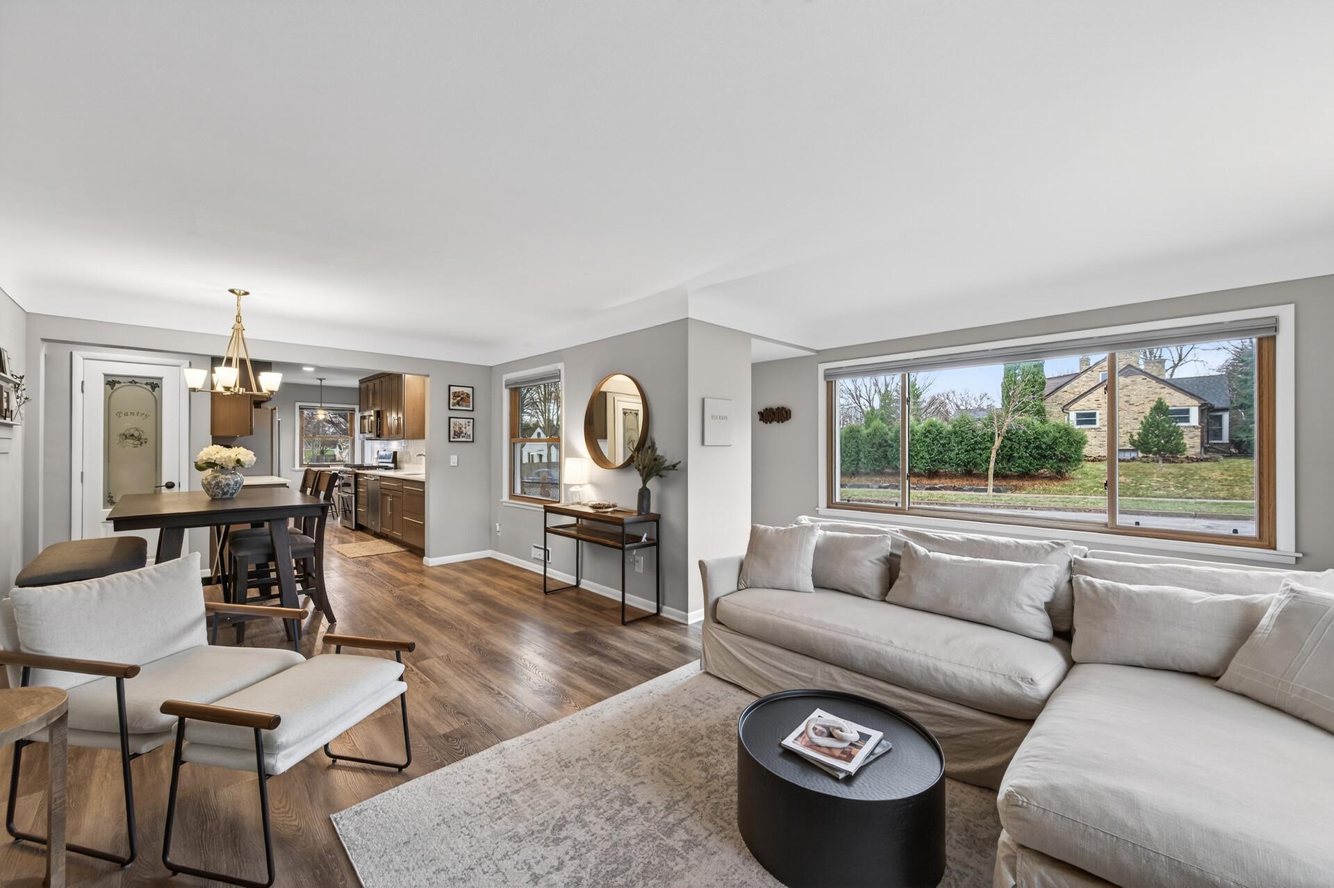 Open floor plan to the dining room and kitchen.