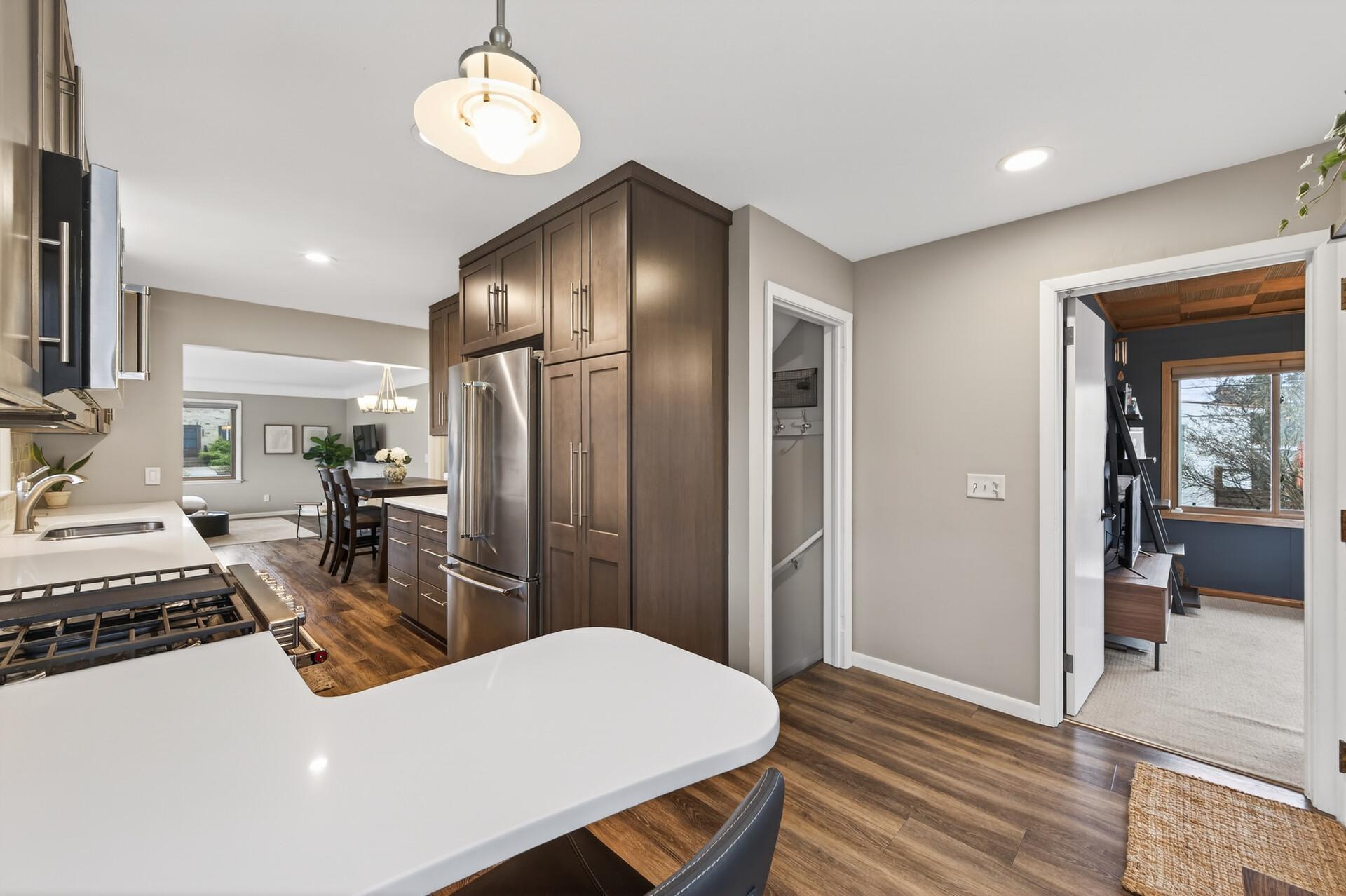 Side X Side refrigerator, gas 5 burner double oven.