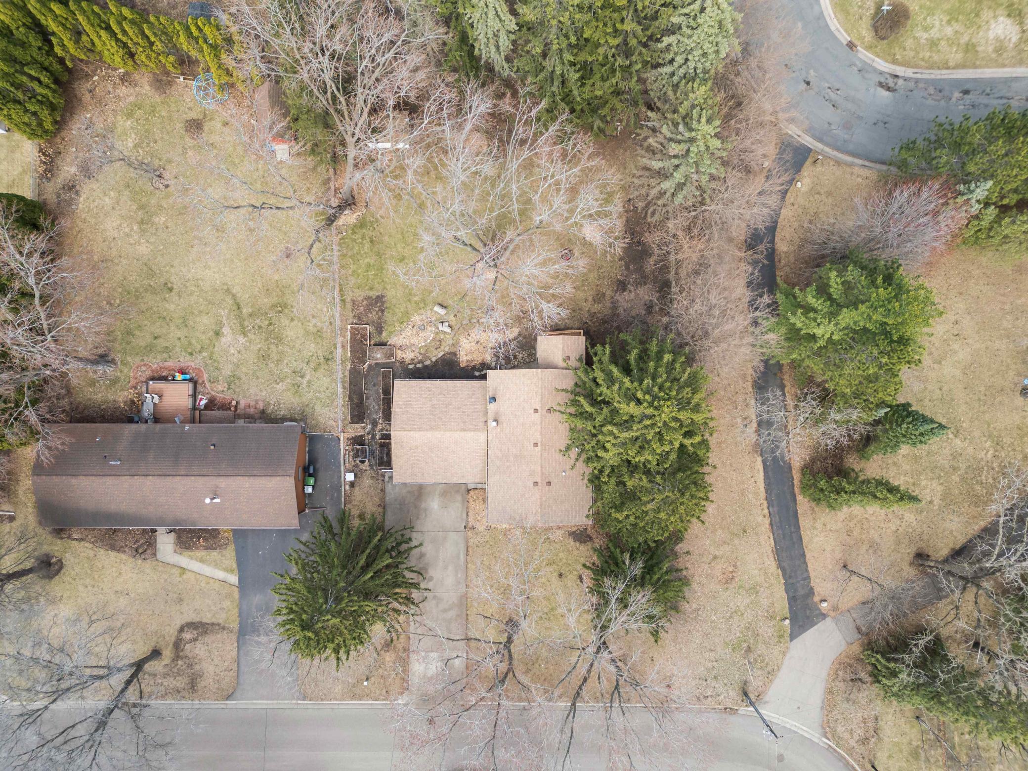 Sits on a big 0.39 acre lot