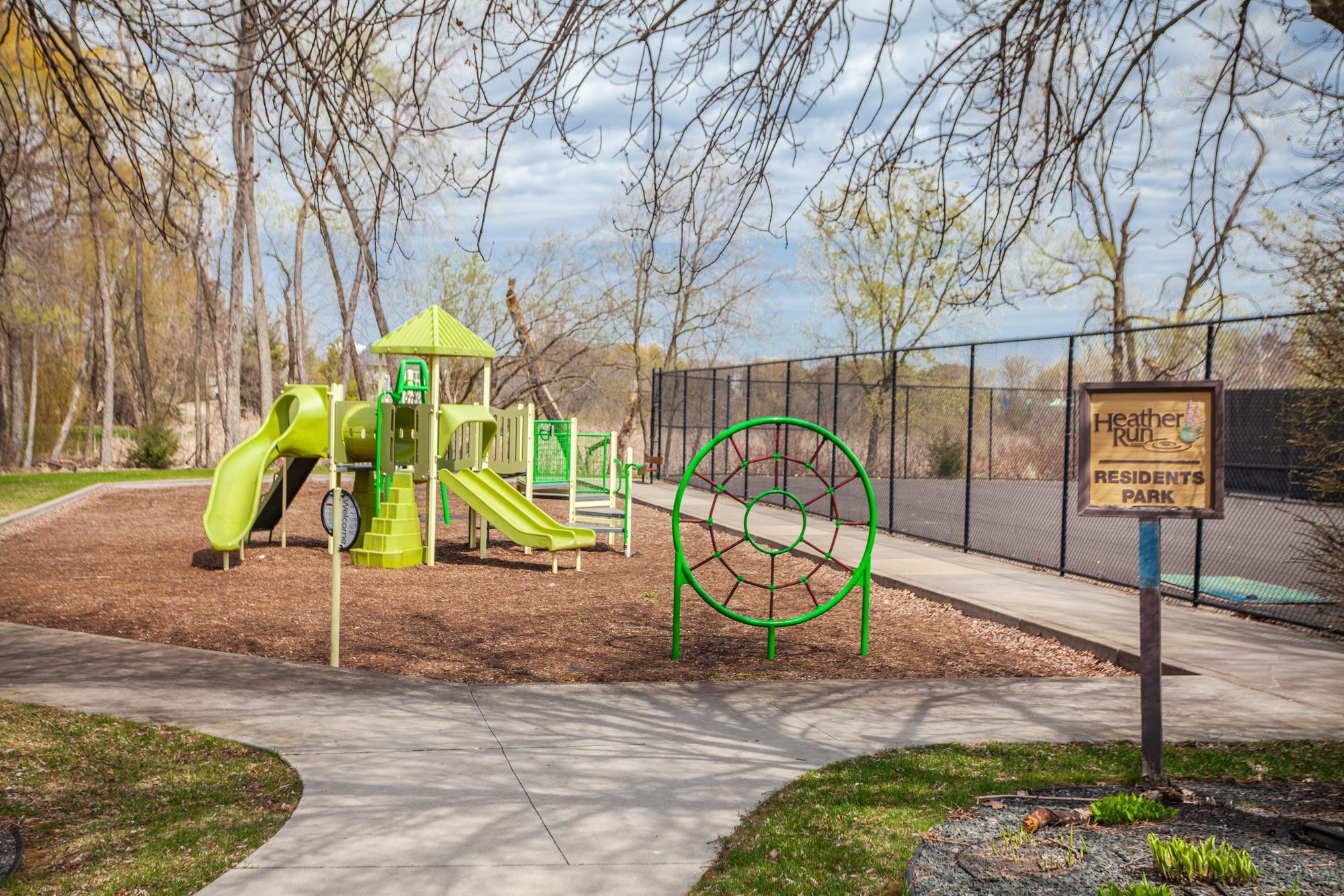 You will love the community perks, including multiple walking paths which flow throughout the neighborhood and lead to two parks which feature playfields, ball courts, huge open green spaces, and a fun playground/tot-lot.