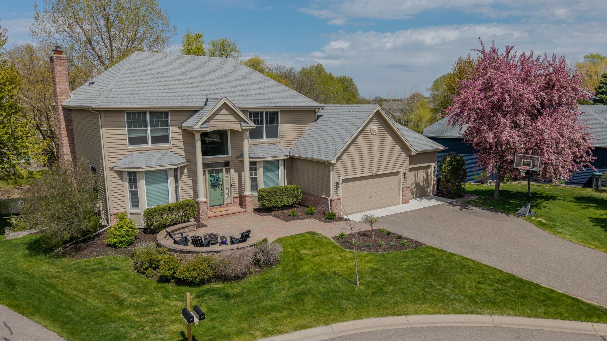 Exceptional, beautifully updated home on a quiet cul-de-sac, in high demand Heather Run! Tranquil backyard views overlooking a picturesque pond! Wayzata schools! Fabulous location in the heart of Plymouth + wonderful neighborhood amenities!
