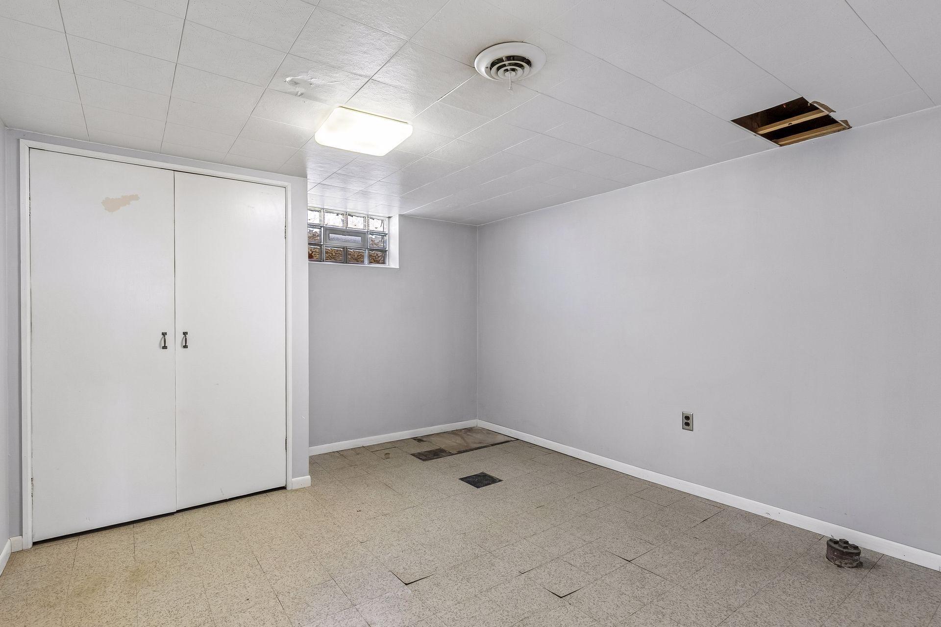 Lower Level Office/Craft Room