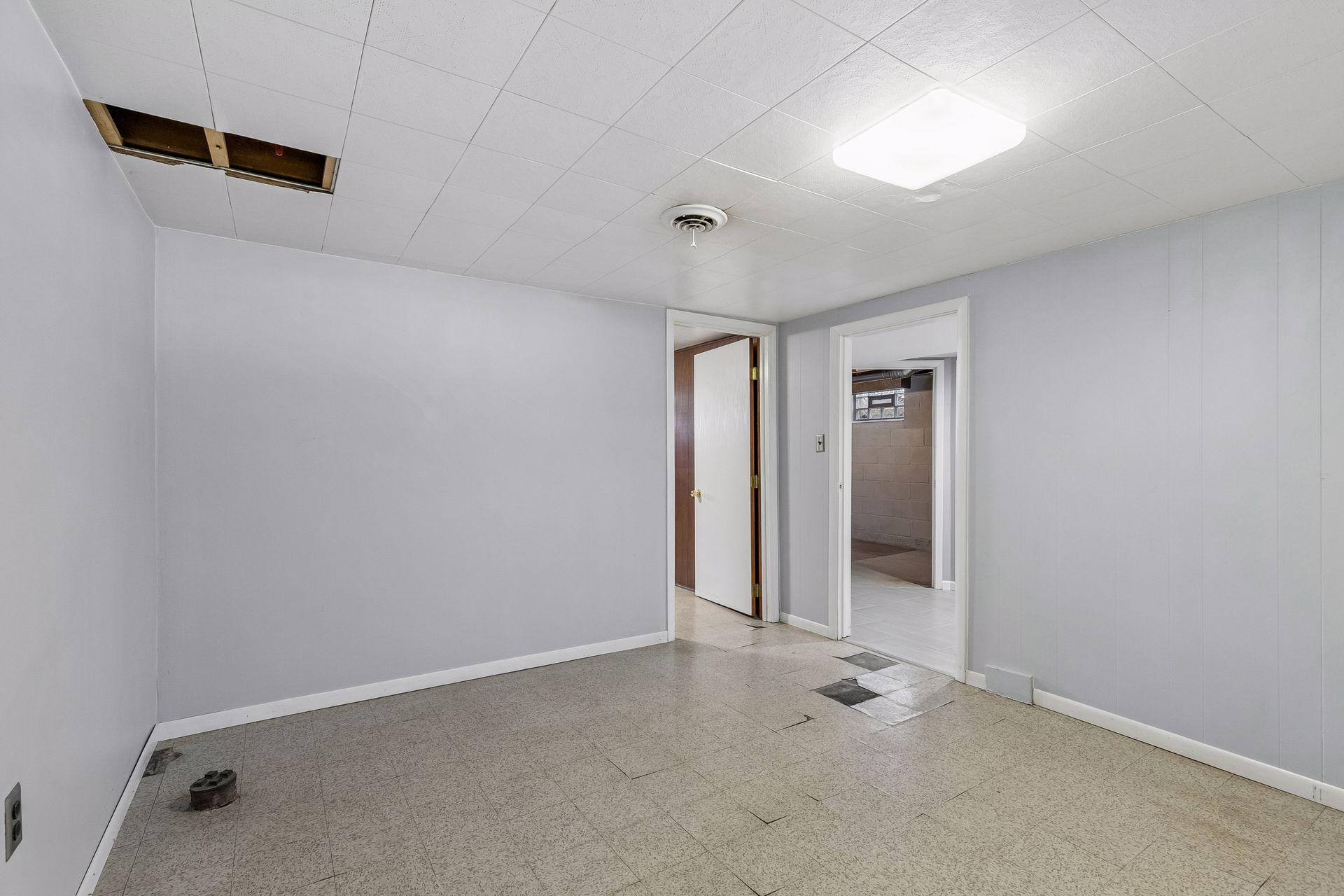 Lower Level Office/Craft Room