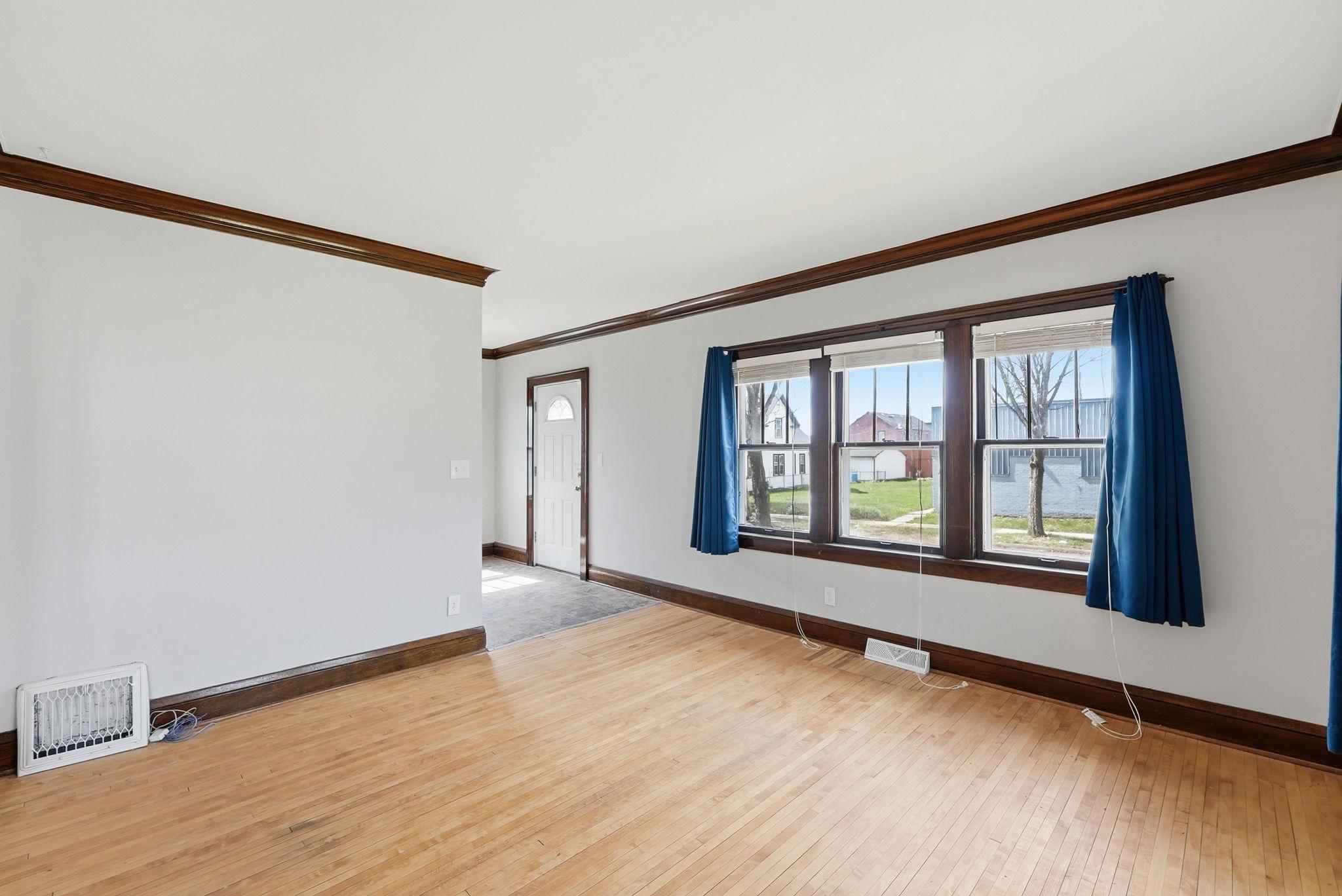 Foyer/Living Room