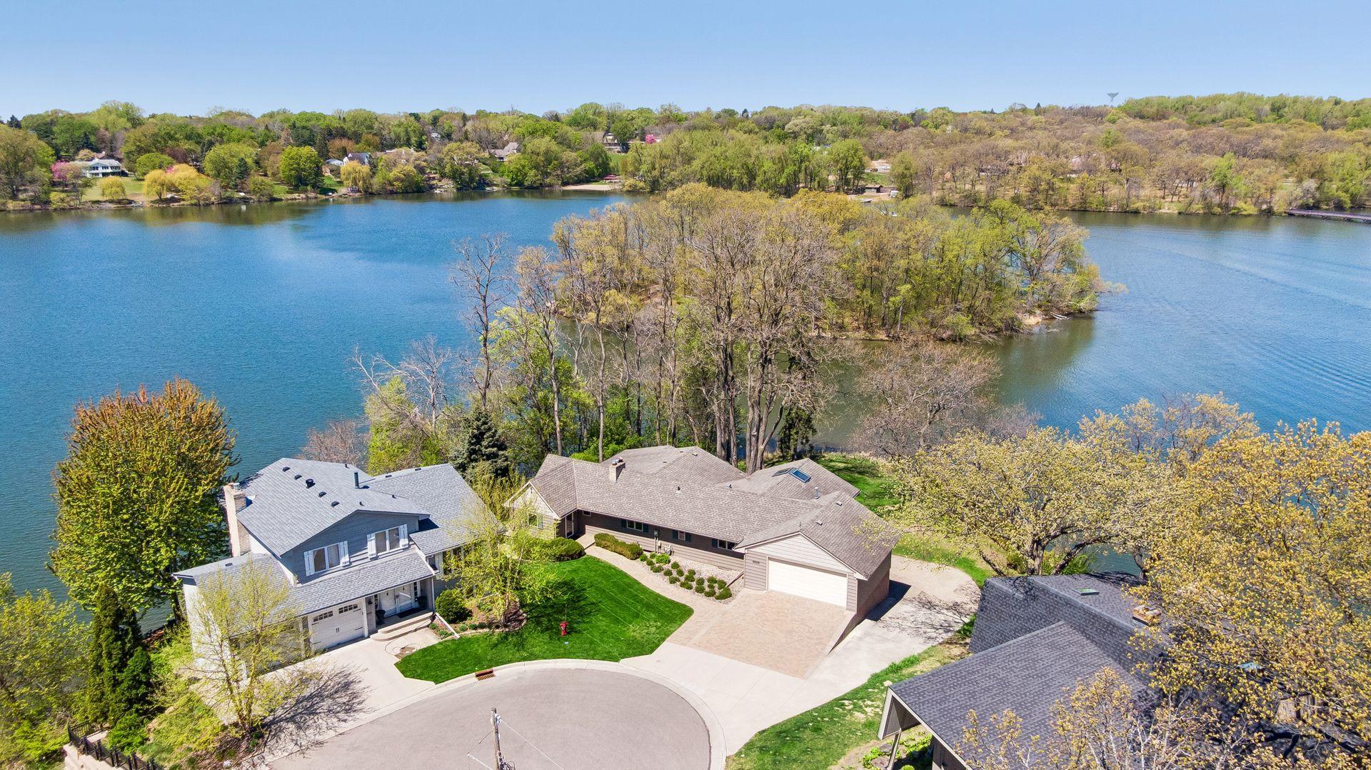 Located on a quiet cul-de-sac , enjoy your private point with 250 feet of lake shore