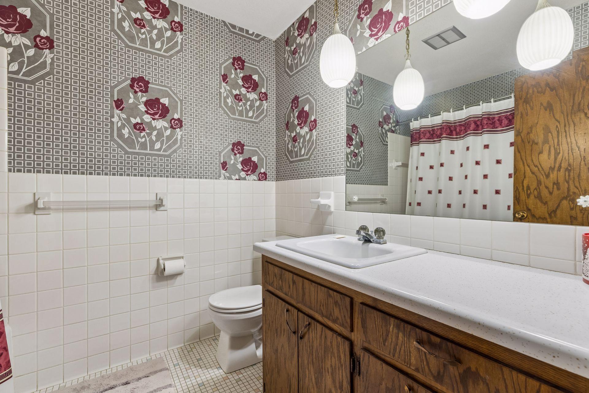 Main floor full bath