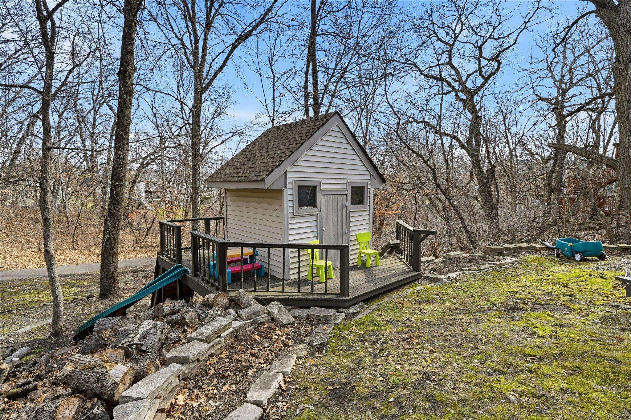 Outdoor children's playhouse/shed
