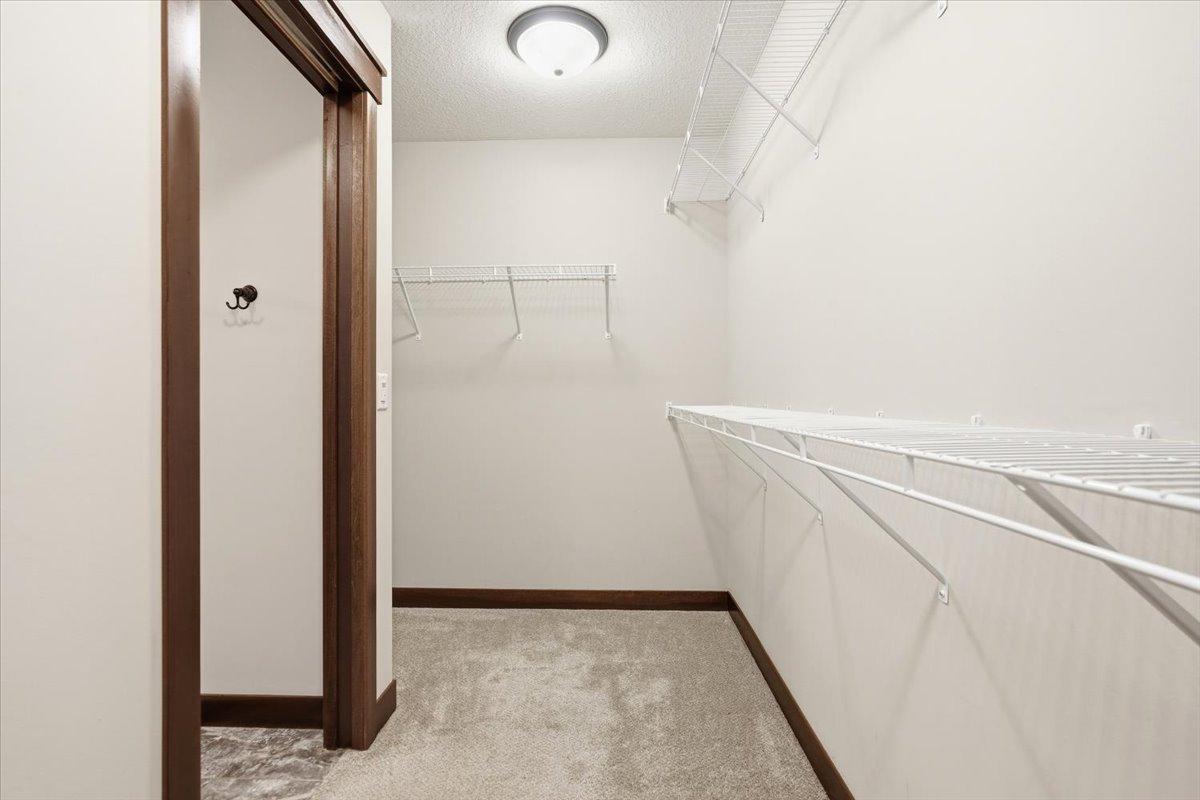 22-Master Closet.jpg