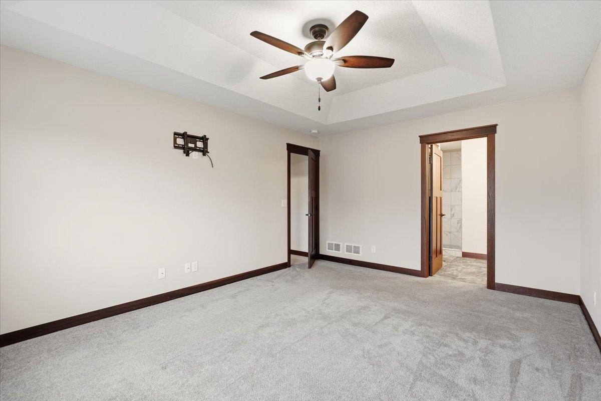 19-Master Bedroom.jpg