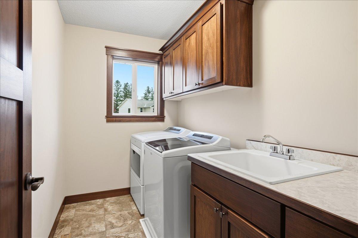 31-Laundry Room- Upper level .jpg