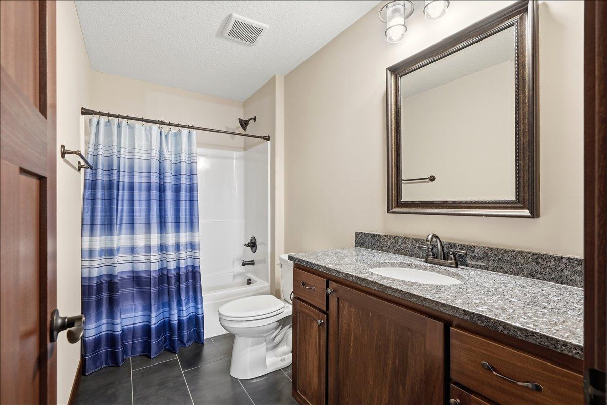 24-Bathroom Upper Level.jpg