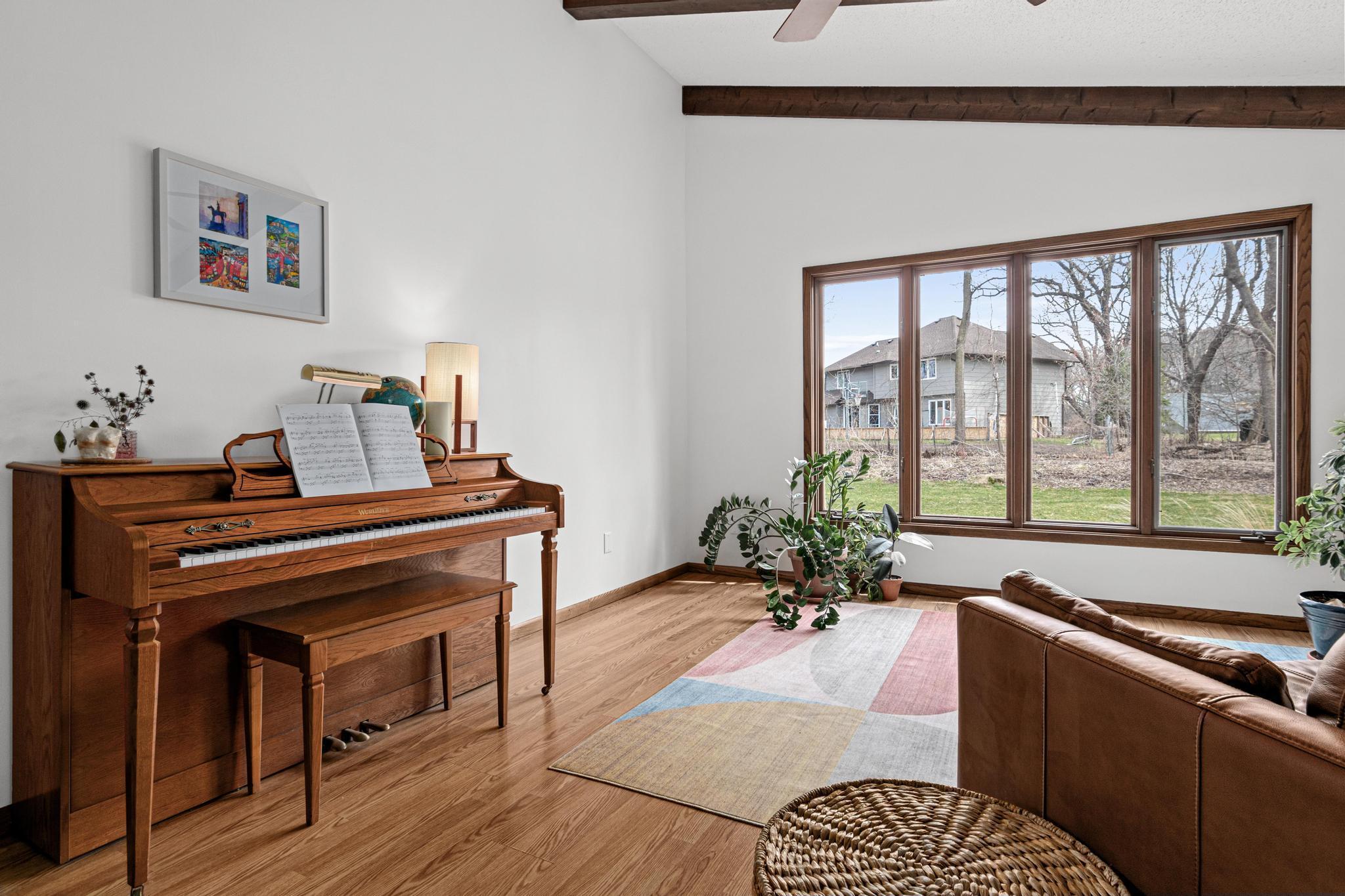 Spacious living room