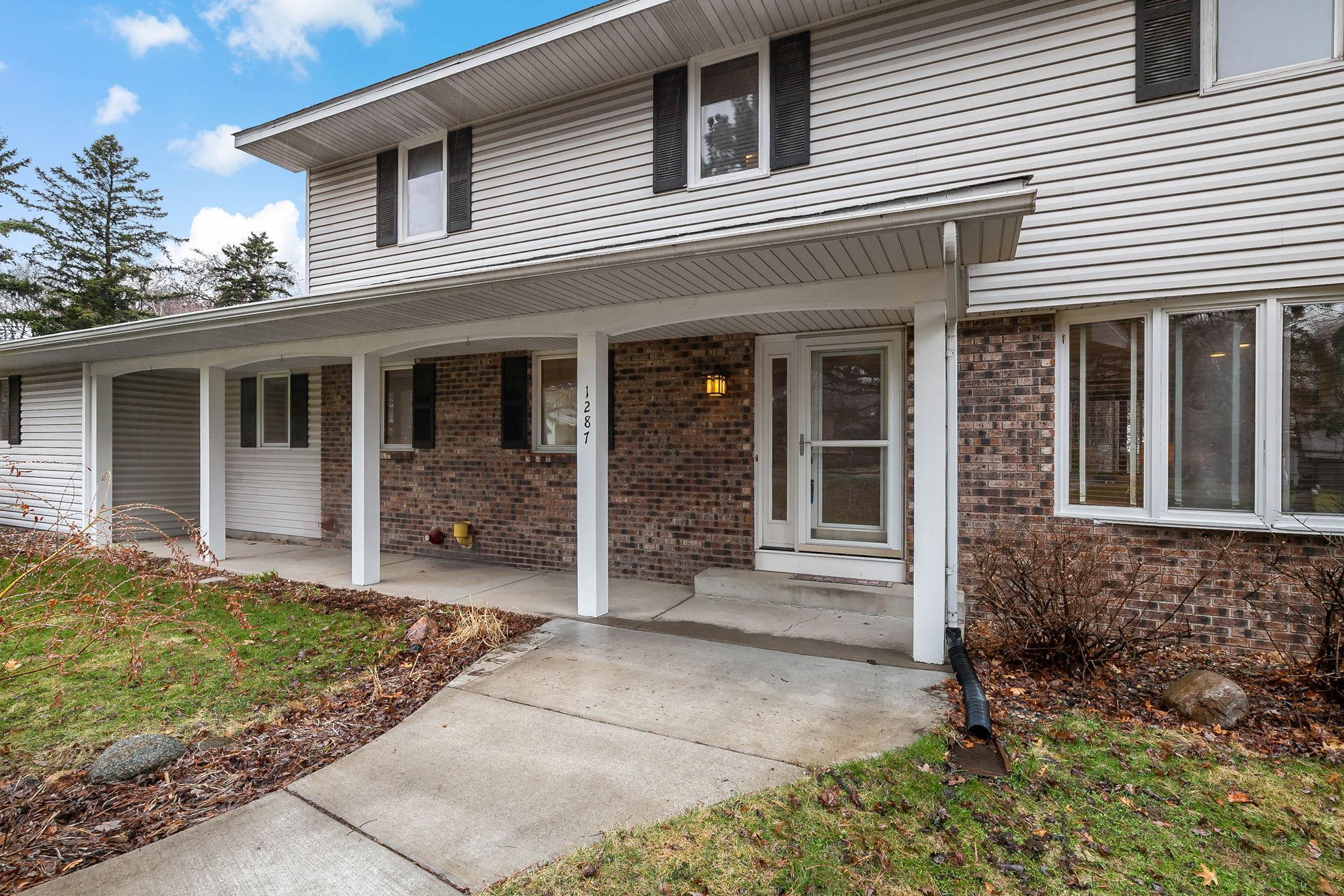 Welcoming Curb Appeal with a Beautiful Front Entry