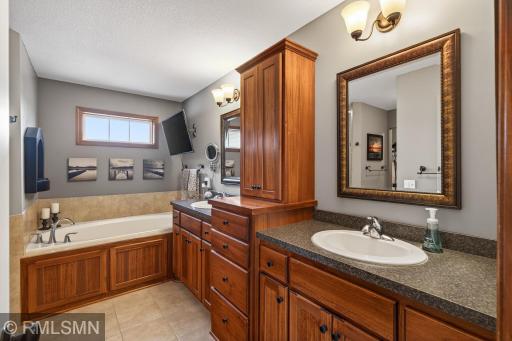 10406 Florida Avenue N, Minneapolis, MN 55445