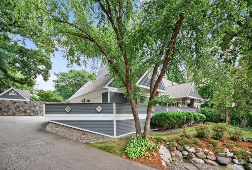 5010 Nob Hill Drive, Edina, MN 55439
