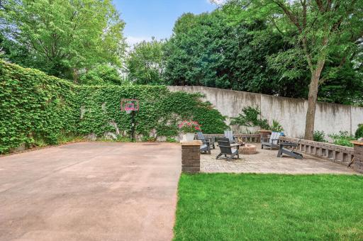 5010 Nob Hill Drive, Edina, MN 55439