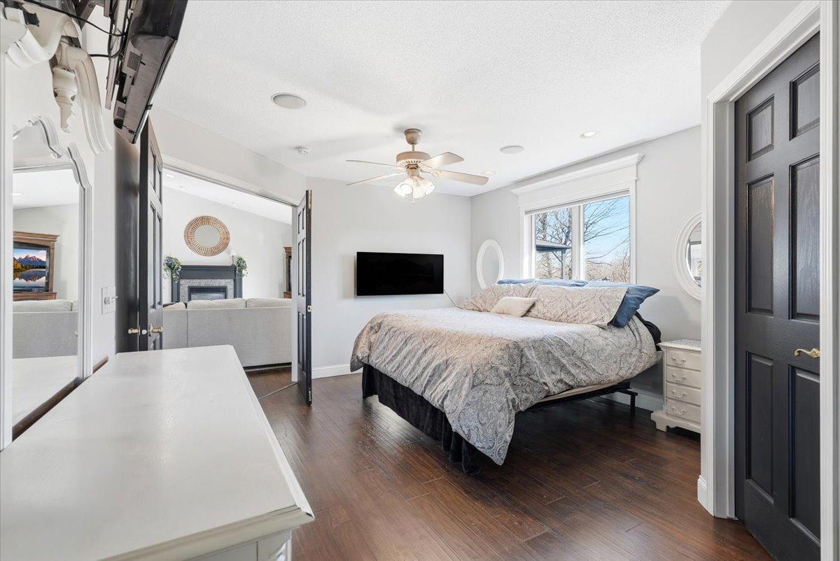 21-Primary Bedroom.jpg