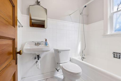 MAIN FLOOR FULL BATHROOM