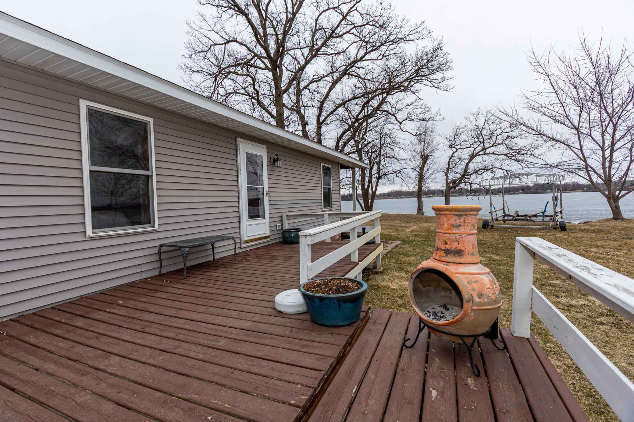 Side Deck and Entrance.jpg