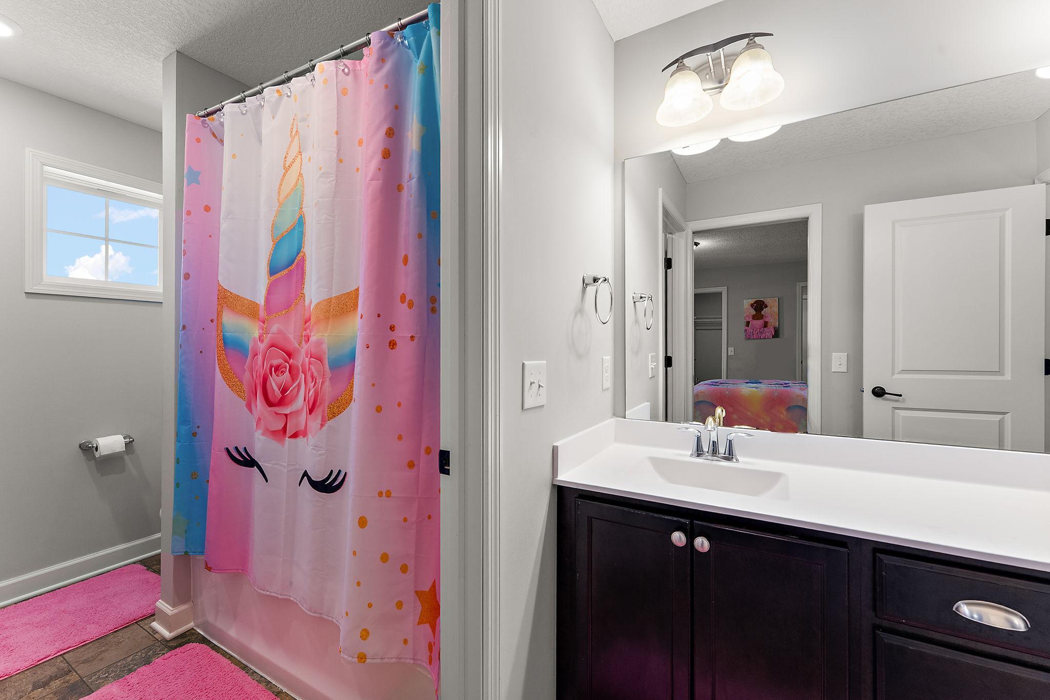 Full bathroom connects the two bedrooms