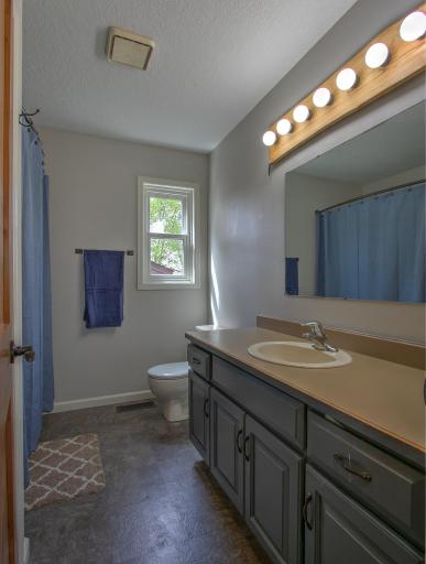 1397 309th Avenue NW, Cambridge, MN 55008