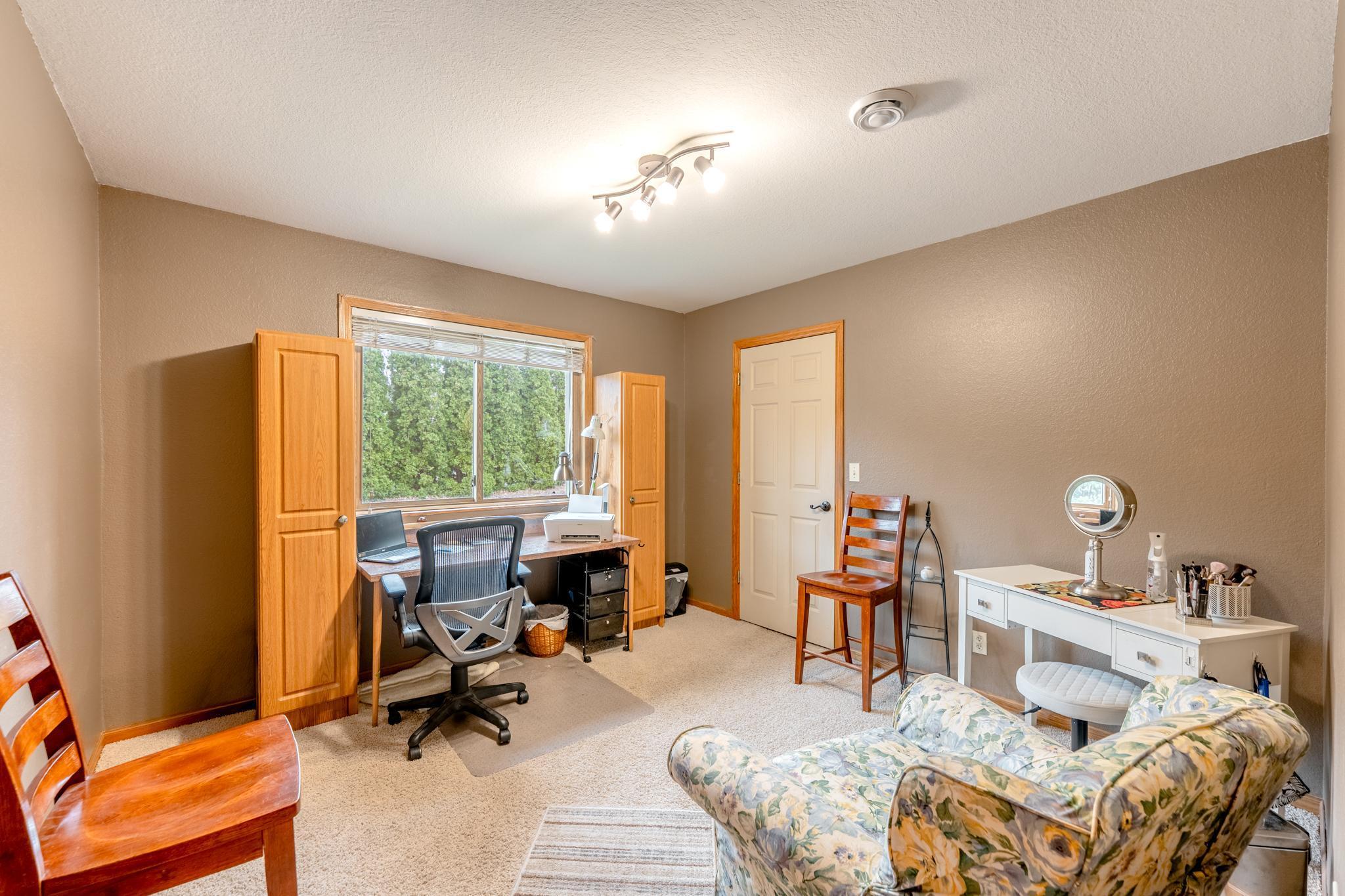 3rd BDR - Craft room