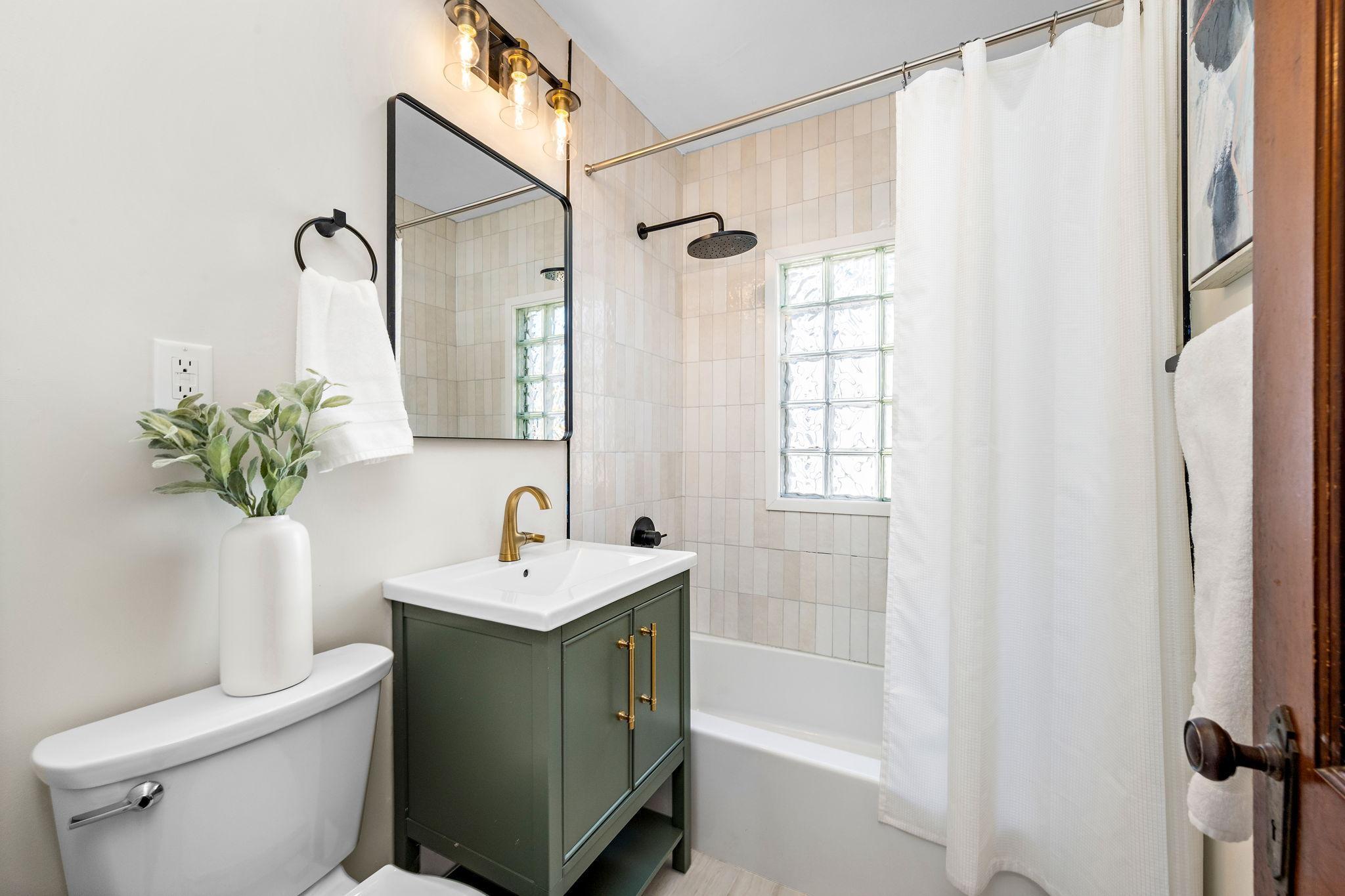 Main floor full bath. 4453 44th Ave S, Minneapolis, MN 55406