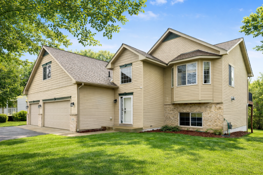 2102 Whitetail Run, Buffalo, MN 55313