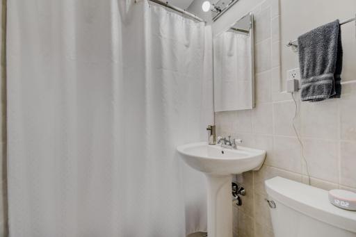 3105 Mondamin St - Web Quality - 027 - 19 Bathroom.jpg