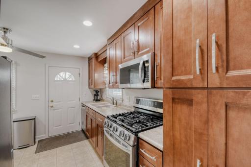 3105 Mondamin St - Web Quality - 022 - 14 Kitchen.jpg