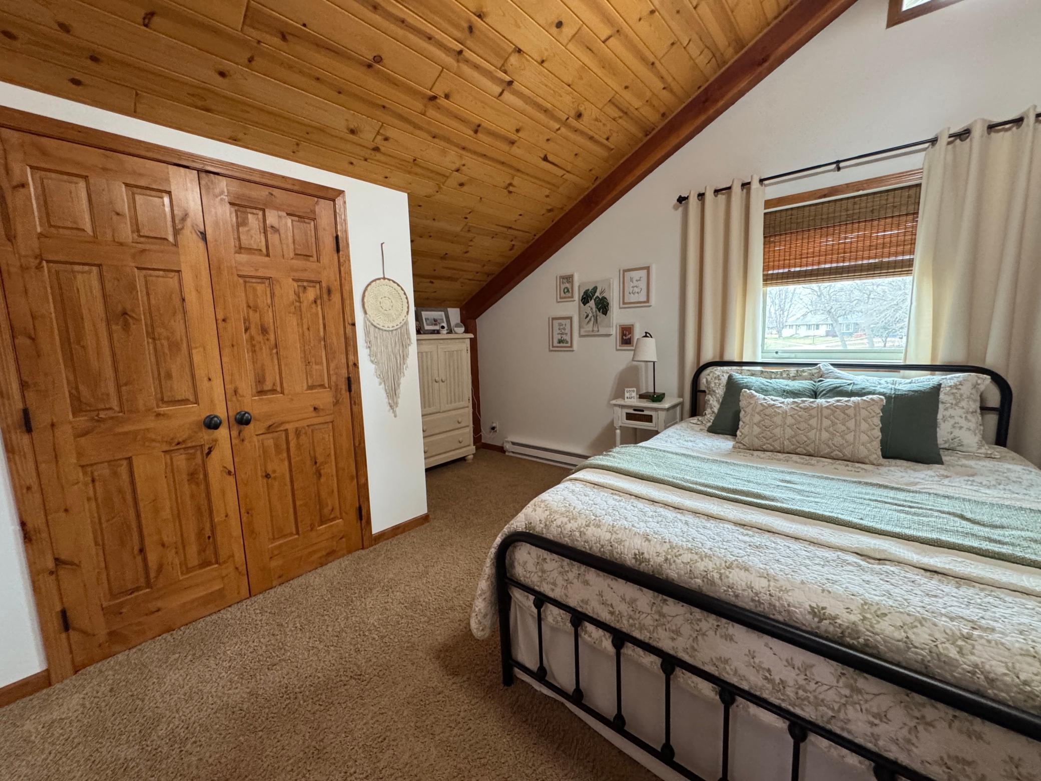 Upper Bedroom 1..jpg