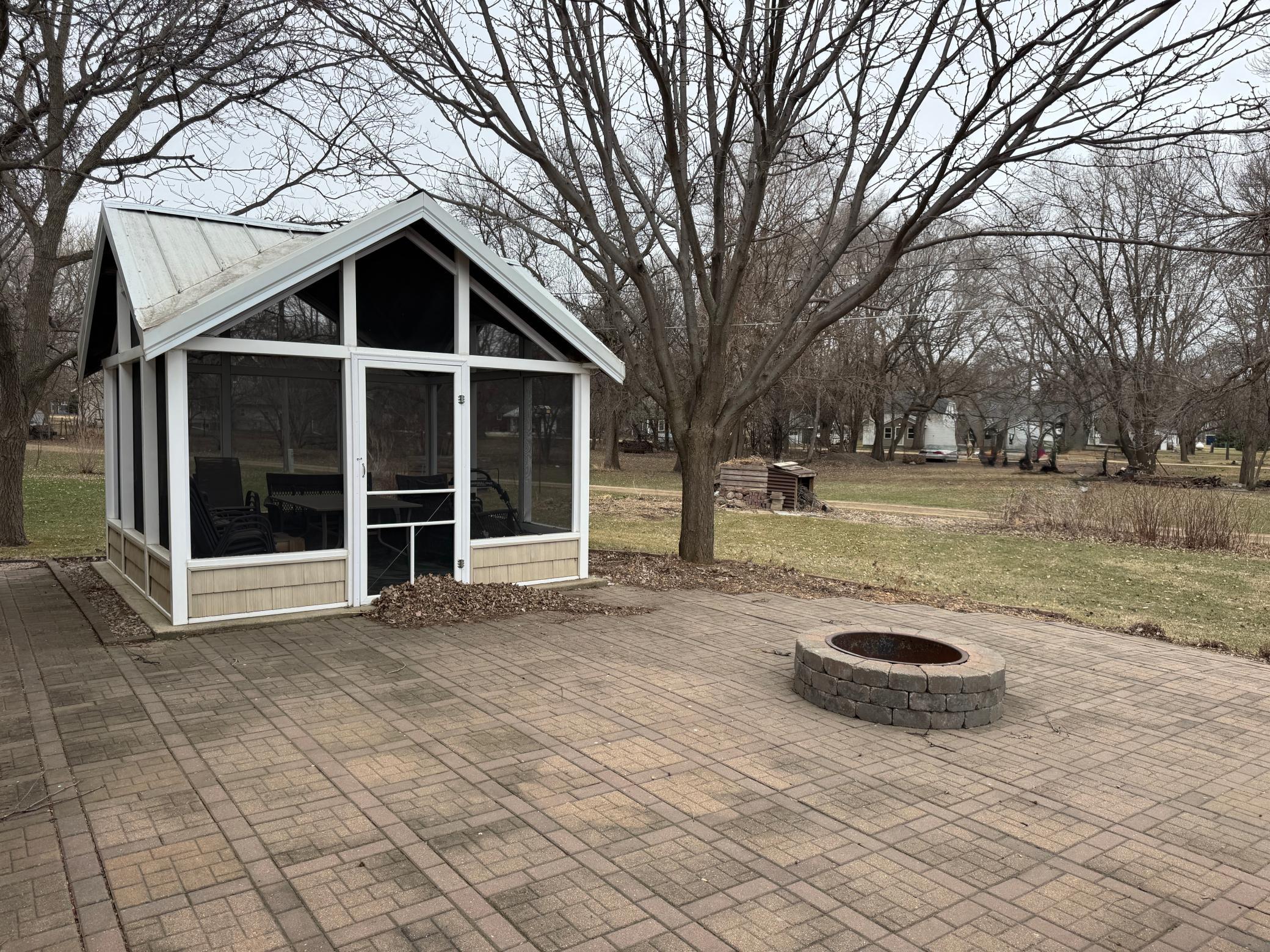 Screened in Porch.jpg