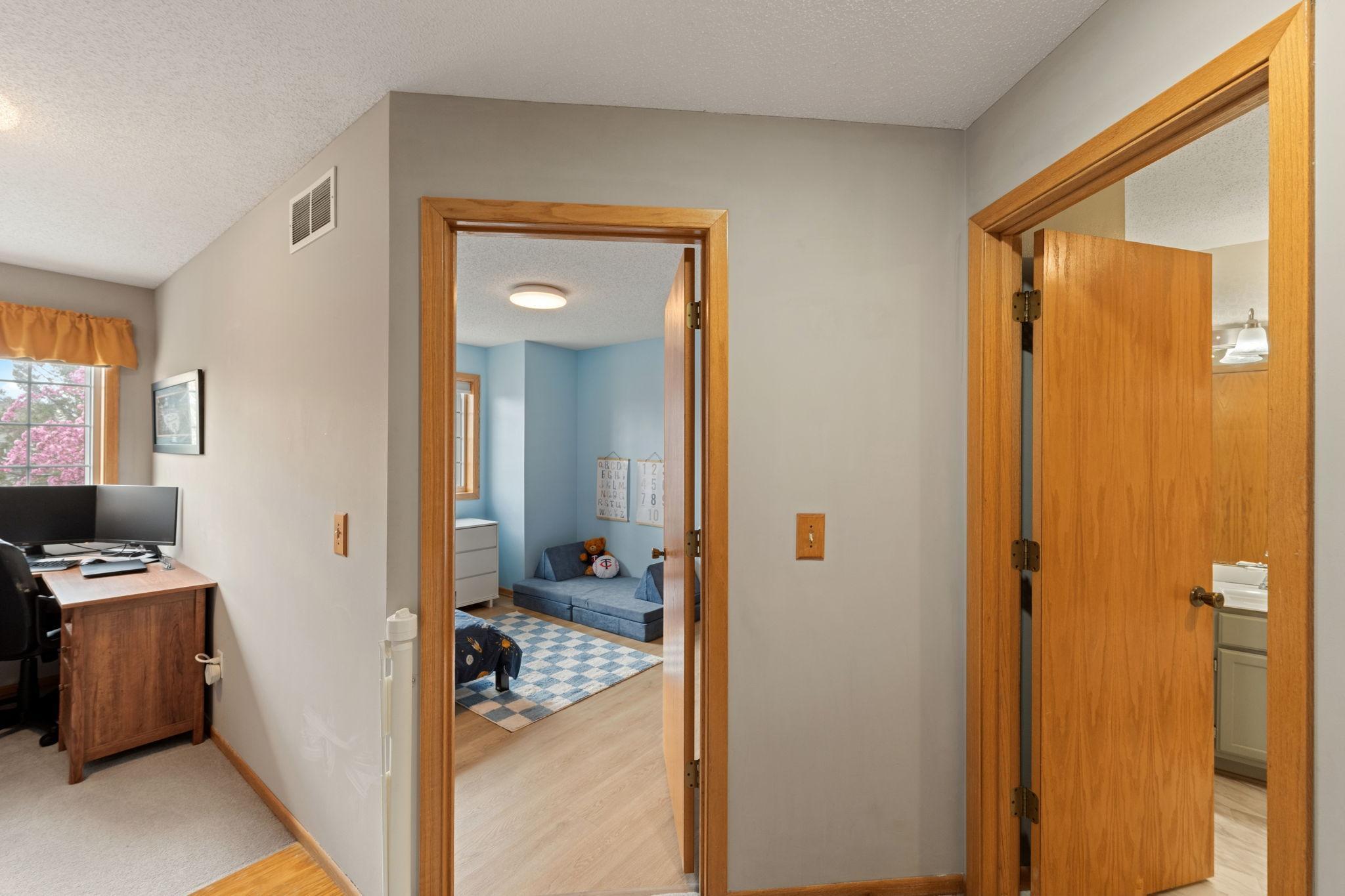 13-web-or-mls-13154-meadowood-curve-nw-6.jpg