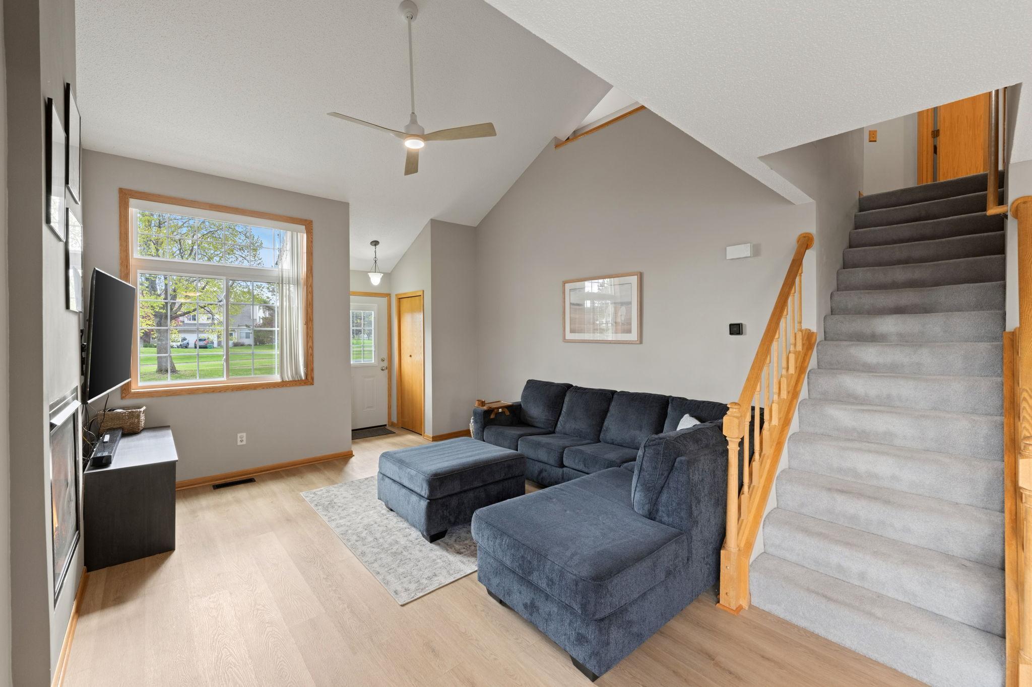 2-web-or-mls-13154-meadowood-curve-nw-6.jpg