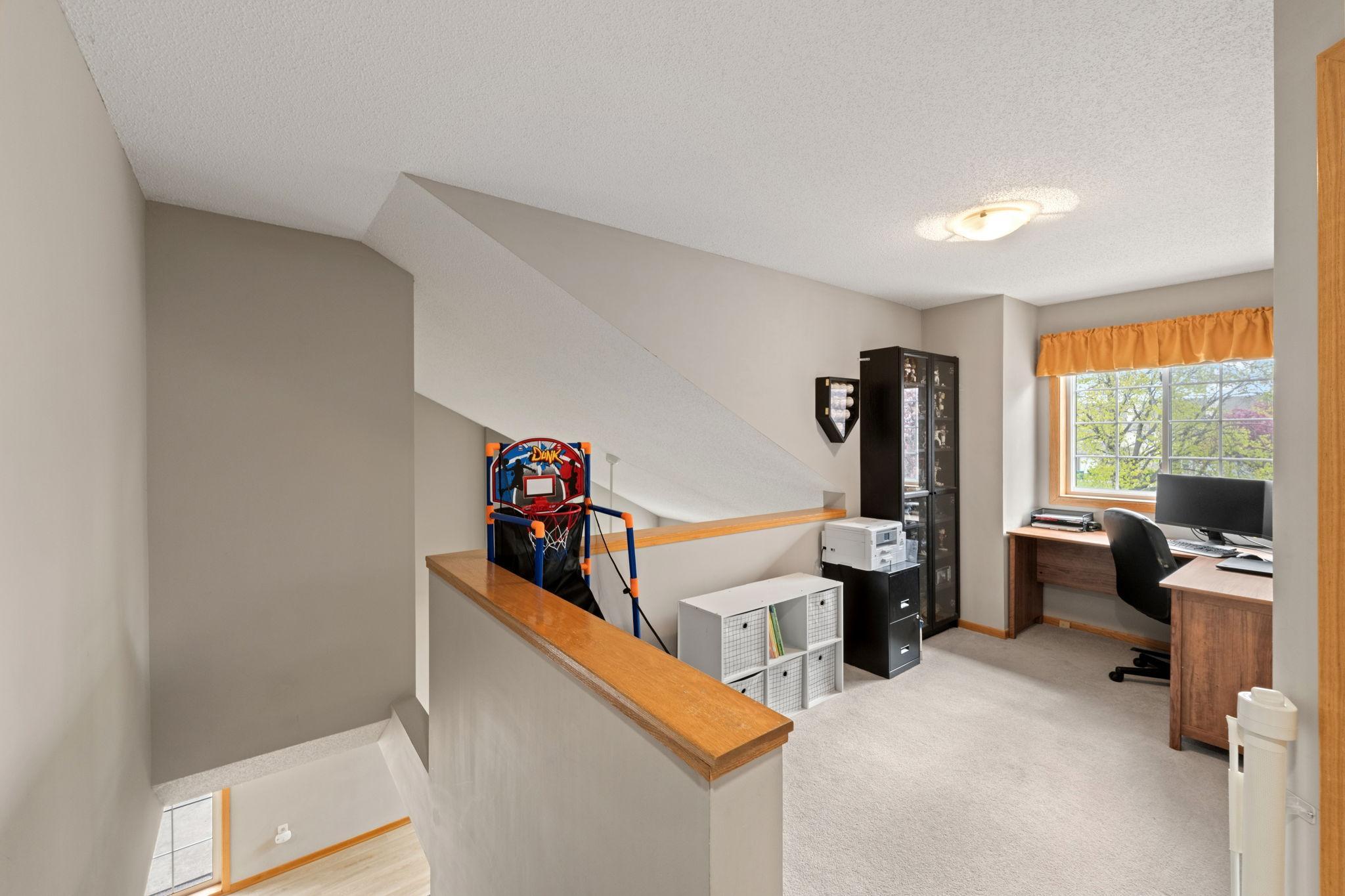 12-web-or-mls-13154-meadowood-curve-nw-6.jpg
