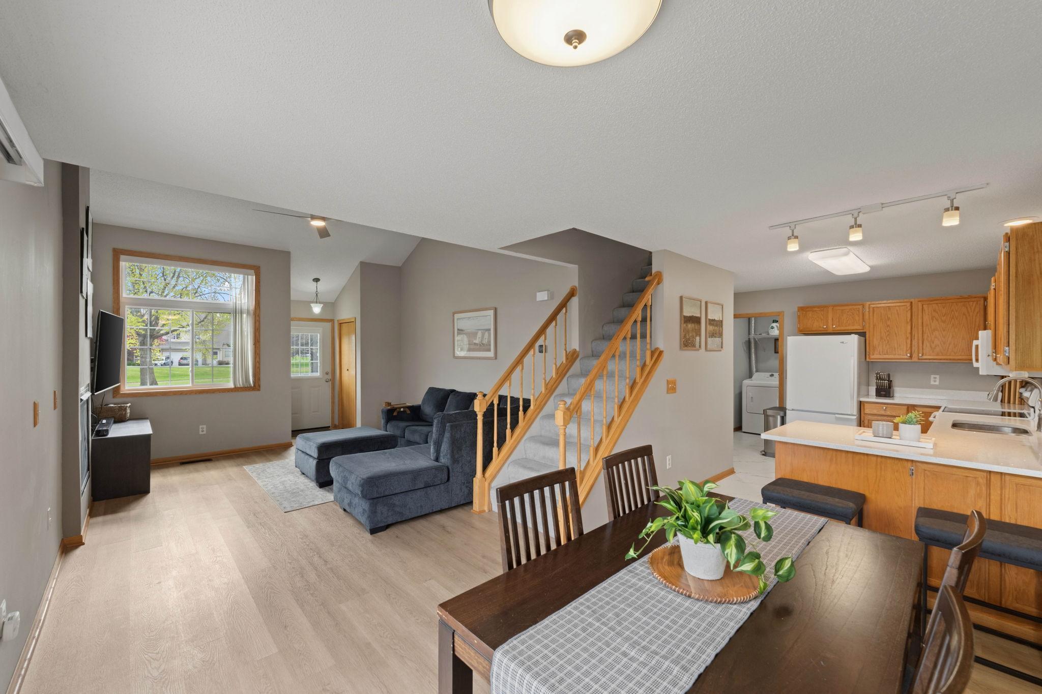 5-web-or-mls-13154-meadowood-curve-nw-6.jpg