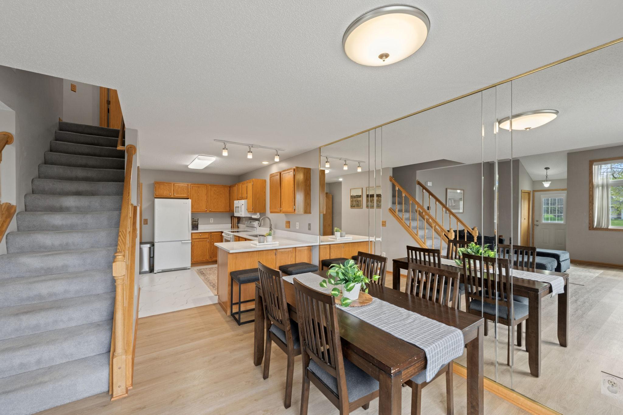 4-web-or-mls-13154-meadowood-curve-nw-6.jpg